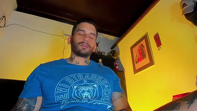 Snapshot of CamiloGray_ chatting on 03.21.25 CamiloGray online show from 03.21.25