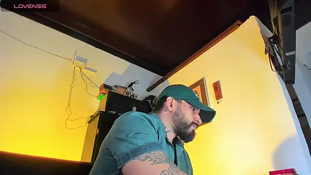 Snapshot of CamiloGray_ chatting on 09.11.25 CamiloGray online show from 09.11.25