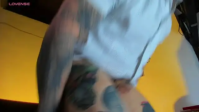 Snapshot of CamiloGray_ chatting on 09.13.25 CamiloGray online show from 09.13.25