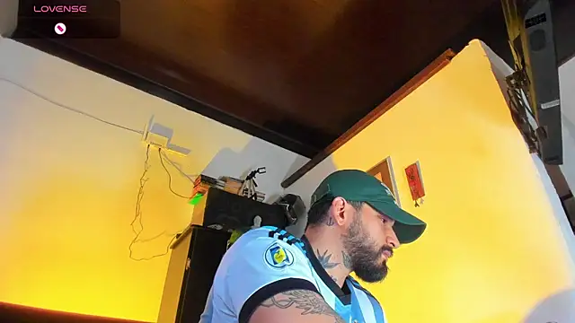 Snapshot of CamiloGray_ chatting on 09.14.25 CamiloGray online show from 09.14.25