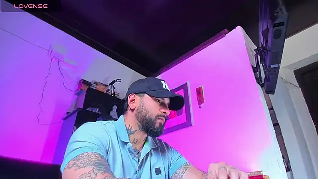 Snapshot of CamiloGray_ chatting on 09.16.25 CamiloGray online show from 09.16.25