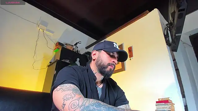 Snapshot of CamiloGray_ chatting on 09.17.25 CamiloGray online show from 09.17.25