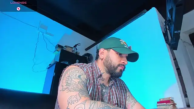 Snapshot of CamiloGray_ chatting on 09.18.25 CamiloGray online show from 09.18.25