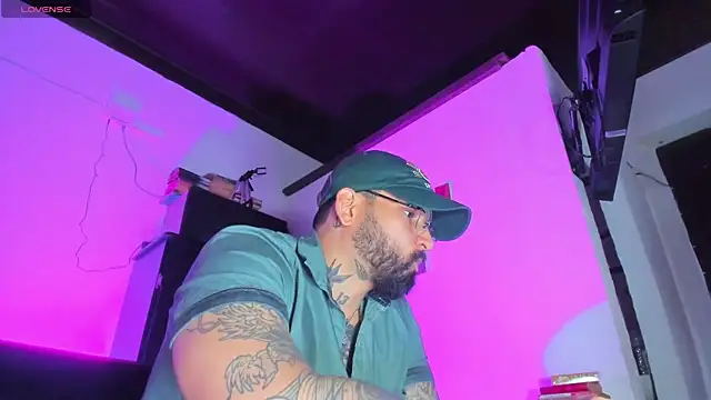 Snapshot of CamiloGray_ chatting on 09.22.25 CamiloGray online show from 09.22.25