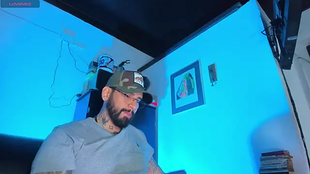 Snapshot of CamiloGray_ chatting on 09.27.25 CamiloGray online show from 09.27.25