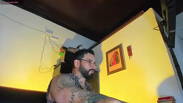 Snapshot of CamiloGray_ chatting on 09.30.25 CamiloGray online show from 09.30.25