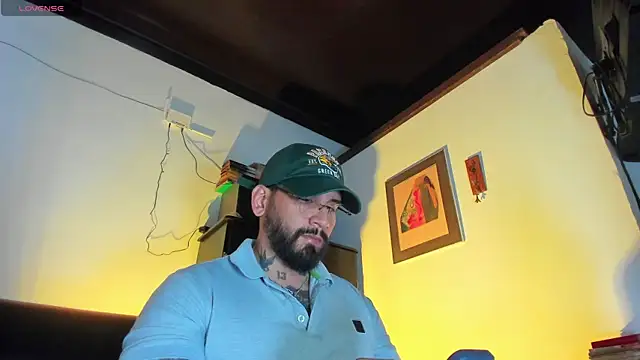 Snapshot of CamiloGray_ chatting on 10.03.25 CamiloGray online show from 10.03.25