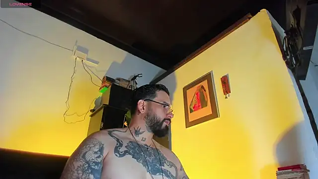 Snapshot of CamiloGray_ chatting on 10.07.25 CamiloGray online show from 10.07.25