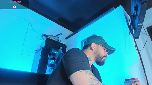 Snapshot of CamiloGray_ chatting on 10.09.25 CamiloGray online show from 10.09.25