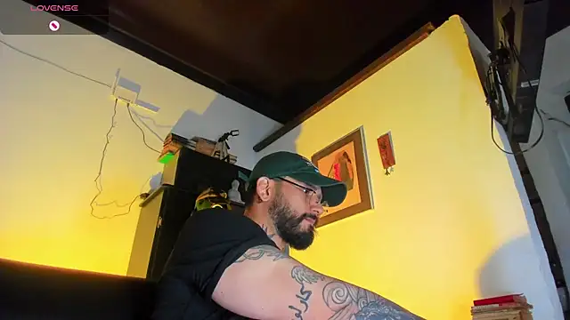 Snapshot of CamiloGray_ chatting on 10.10.25 CamiloGray online show from 10.10.25