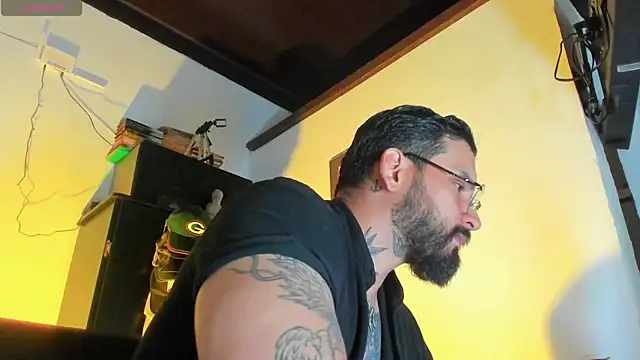 Snapshot of CamiloGray_ chatting on 10.20.25 CamiloGray online show from 10.20.25