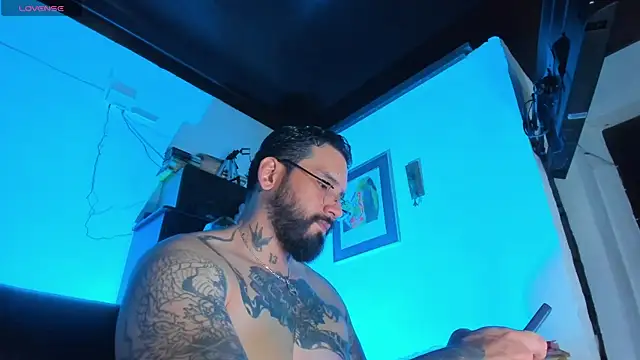 Snapshot of CamiloGray_ chatting on 10.24.25 CamiloGray online show from 10.24.25