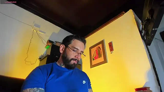 Snapshot of CamiloGray_ chatting on 10.30.25 CamiloGray online show from 10.30.25