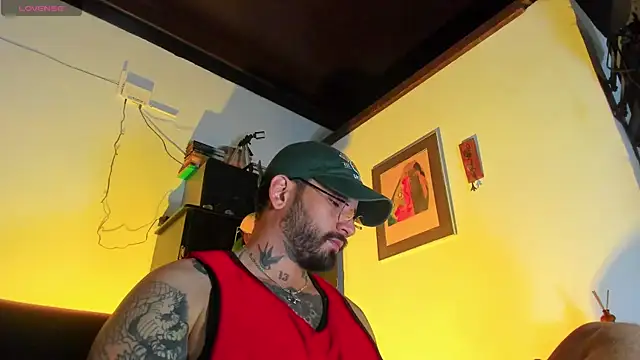 Snapshot of CamiloGray_ chatting on 11.08.25 CamiloGray online show from 11.08.25