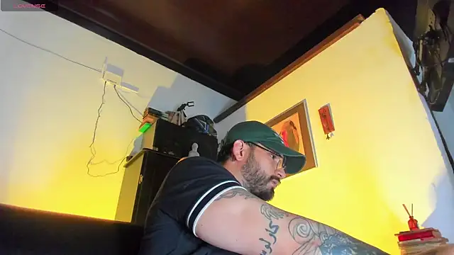 Snapshot of CamiloGray_ chatting on 11.10.25 CamiloGray online show from 11.10.25