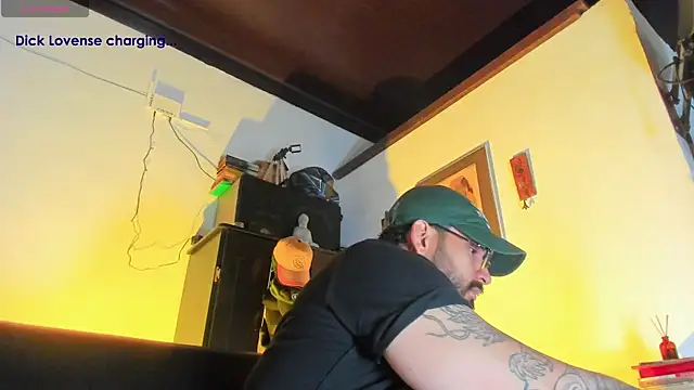 Snapshot of CamiloGray_ chatting on 11.11.25 CamiloGray online show from 11.11.25