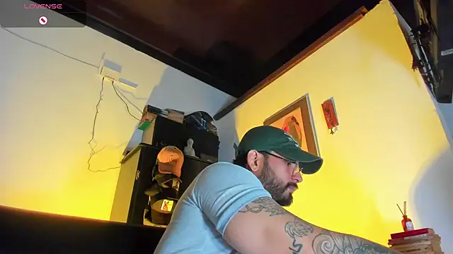 Snapshot of CamiloGray_ chatting on 11.14.25 CamiloGray online show from 11.14.25