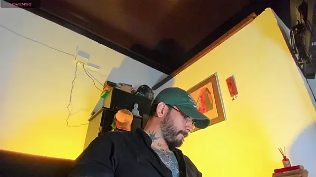 Snapshot of CamiloGray_ chatting on 11.17.25 CamiloGray online show from 11.17.25