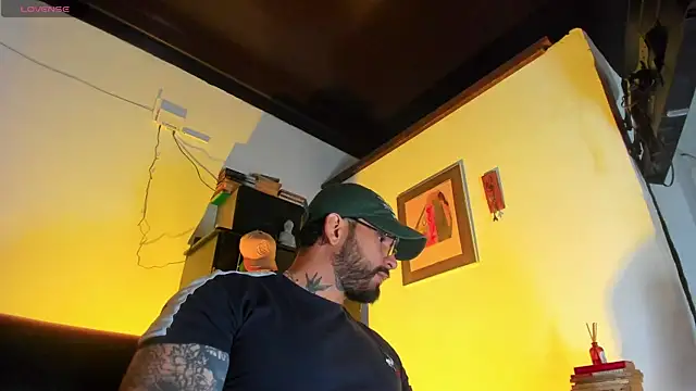 Snapshot of CamiloGray_ chatting on 11.20.25 CamiloGray online show from 11.20.25