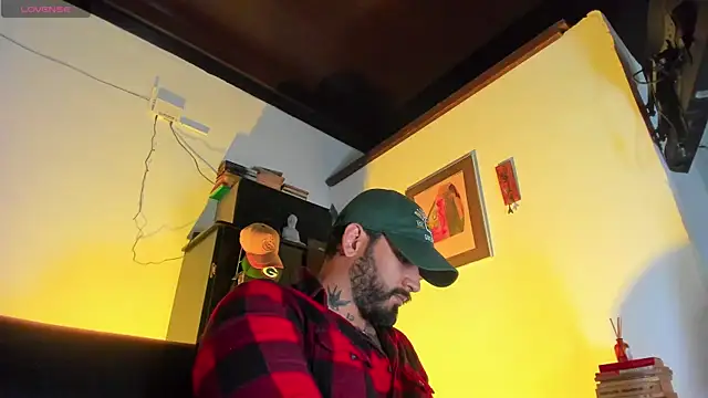 Snapshot of CamiloGray_ chatting on 11.21.25 CamiloGray online show from 11.21.25