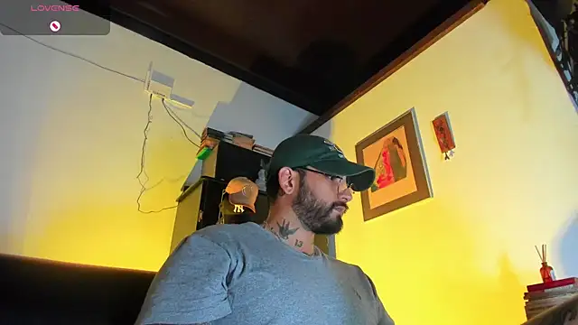 Snapshot of CamiloGray_ chatting on 11.23.25 CamiloGray online show from 11.23.25