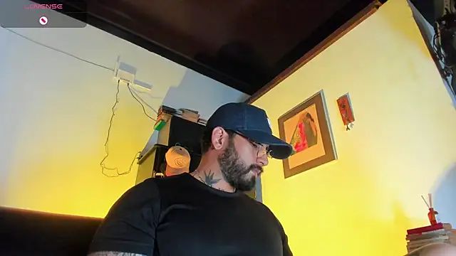 Snapshot of CamiloGray_ chatting on 11.28.25 CamiloGray online show from 11.28.25