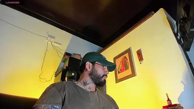 Snapshot of CamiloGray_ chatting on 12.14.25 CamiloGray online show from 12.14.25