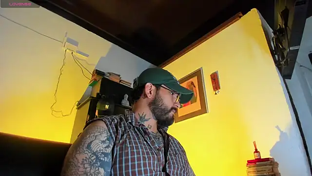 Snapshot of CamiloGray_ chatting on 12.15.25 CamiloGray online show from 12.15.25