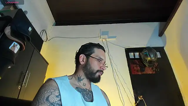 Snapshot of CamiloGray_ chatting on 01.07.26 CamiloGray online show from 01.07.26