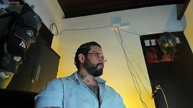 Snapshot of CamiloGray_ chatting on 01.08.26 CamiloGray online show from 01.08.26