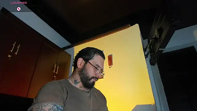 Snapshot of CamiloGray_ chatting on 01.12.26 CamiloGray online show from 01.12.26