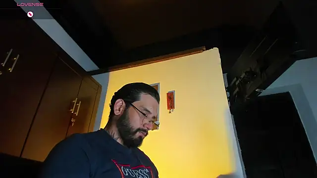 Snapshot of CamiloGray_ chatting on 01.13.26 CamiloGray online show from 01.13.26