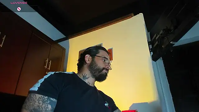 Snapshot of CamiloGray_ chatting on 02.04.26 CamiloGray online show from 02.04.26