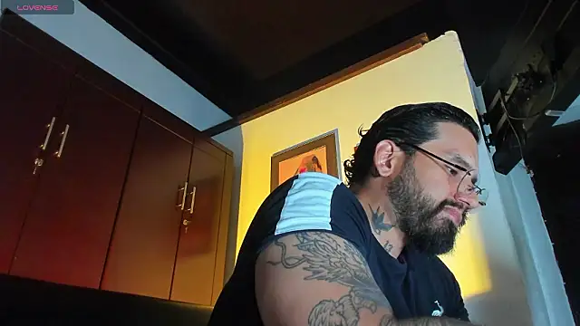 Snapshot of CamiloGray_ chatting on 02.11.26 CamiloGray online show from 02.11.26