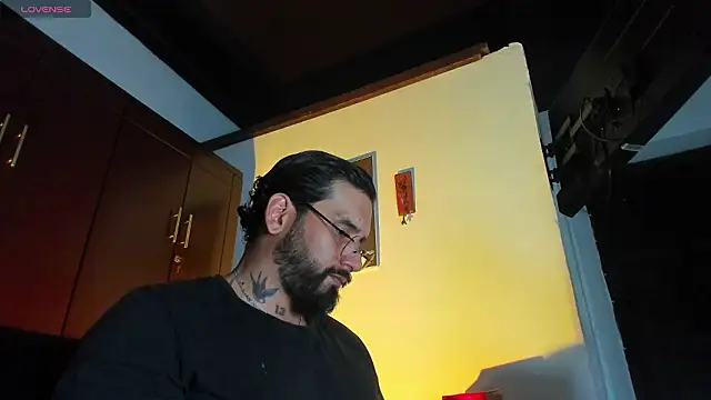 Snapshot of CamiloGray_ chatting on 02.18.26 CamiloGray online show from 02.18.26