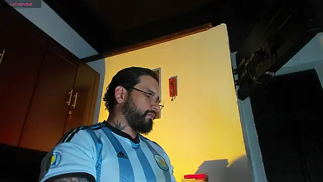 Snapshot of CamiloGray_ chatting on 02.19.26 CamiloGray online show from 02.19.26