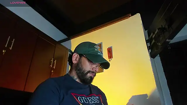 Snapshot of CamiloGray_ chatting on 02.20.26 CamiloGray online show from 02.20.26