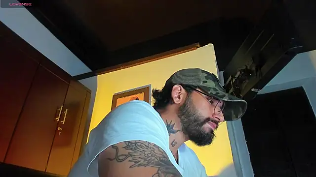 Snapshot of CamiloGray_ chatting on 02.21.26 CamiloGray online show from 02.21.26