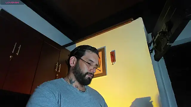 Snapshot of CamiloGray_ chatting on 02.27.26 CamiloGray online show from 02.27.26