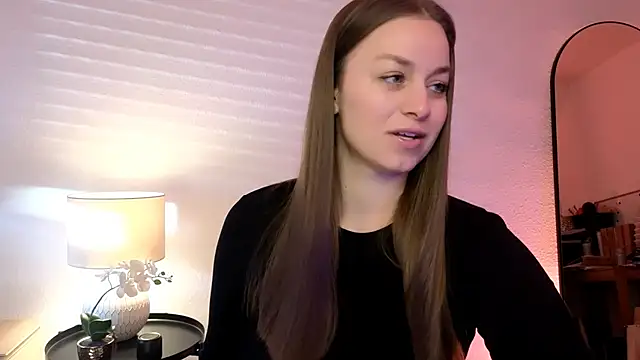 Snapshot of MilaFleur chatting on 01.08.25 MilaFleur online show from 01.08.25