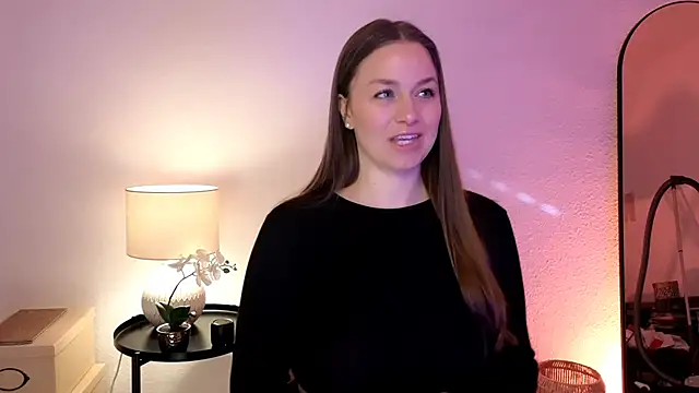 Snapshot of MilaFleur chatting on 02.25.25 MilaFleur online show from 02.25.25