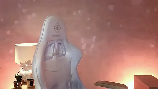 MilaFleur online show from 04.21.26