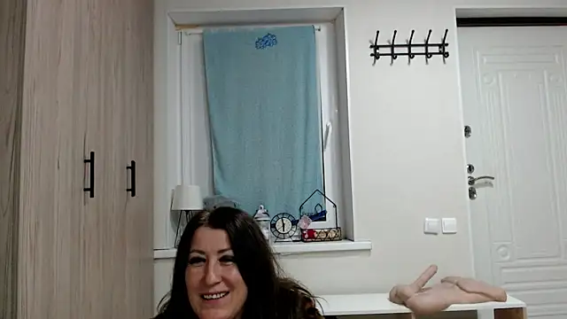 Snapshot of increible_della chatting on 05.27.26 increible della online show from 05.27.26