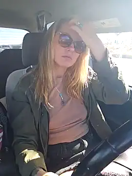 Snapshot of SheIsSomething chatting on 01.01.25 SheIsSomething online show from 01.01.25