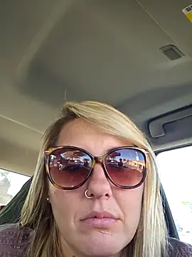 Snapshot of SheIsSomething chatting on 01.23.25 SheIsSomething online show from 01.23.25