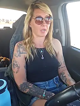 Snapshot of SheIsSomething chatting on 01.30.25 SheIsSomething online show from 01.30.25