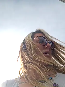 Snapshot of SheIsSomething chatting on 01.31.25 SheIsSomething online show from 01.31.25