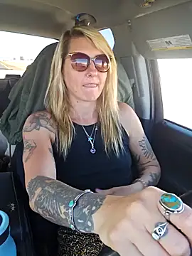 Snapshot of SheIsSomething chatting on 02.06.25 SheIsSomething online show from 02.06.25