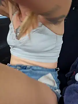 Snapshot of SheIsSomething chatting on 02.08.25 SheIsSomething online show from 02.08.25