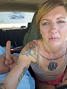 Snapshot of SheIsSomething chatting on 10.15.25 SheIsSomething online show from 10.15.25